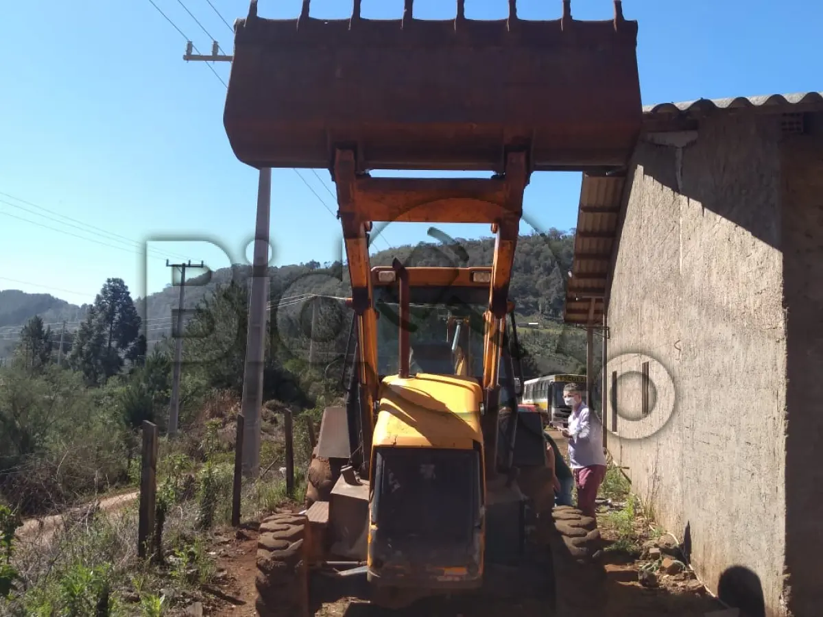 LOTE 023 - RETROESCAVADEIRA JCB