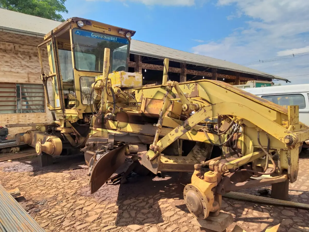 LOTE 010 - MOTONIVELADORA CATERPILLAR 120G