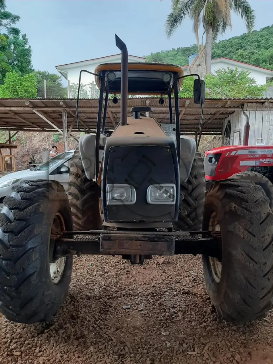 LOTE 020 - TRATOR VALTRA MOTOR NOVO BM100