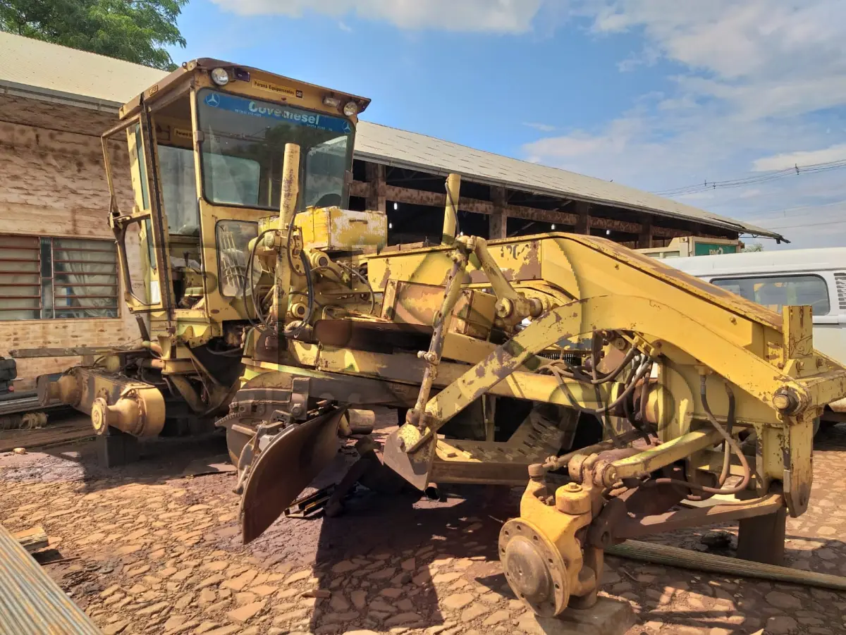 LOTE 010 - MOTONIVELADORA CATERPILLAR 120G