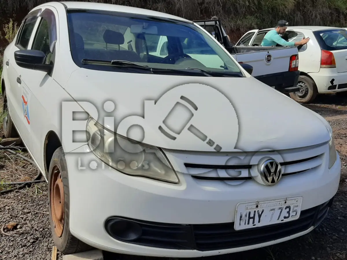 LOTE 013 - AUTOMOVEL VW/VOYAGE 1.0, Fabricação/Modelo: 2010/2010