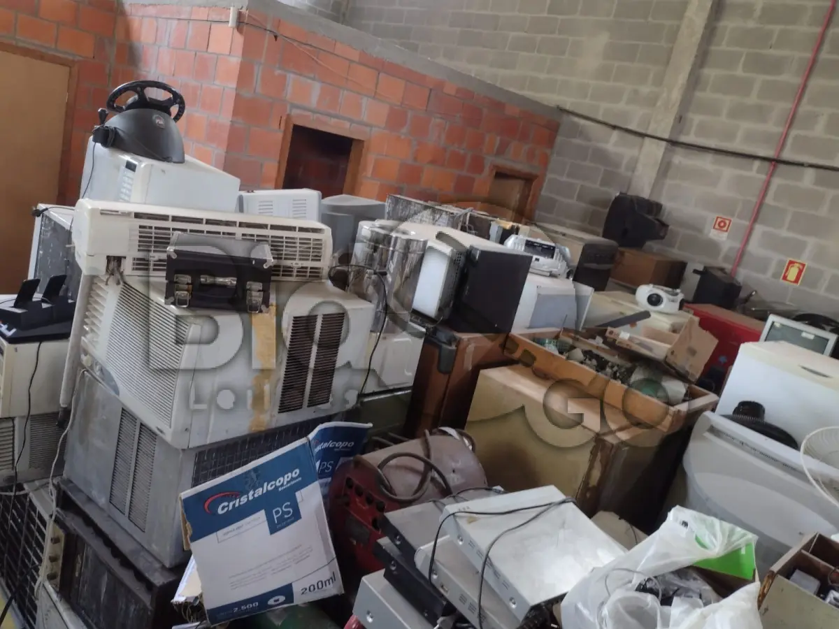 LOTE 033 - SUCATAS DIVERSAS