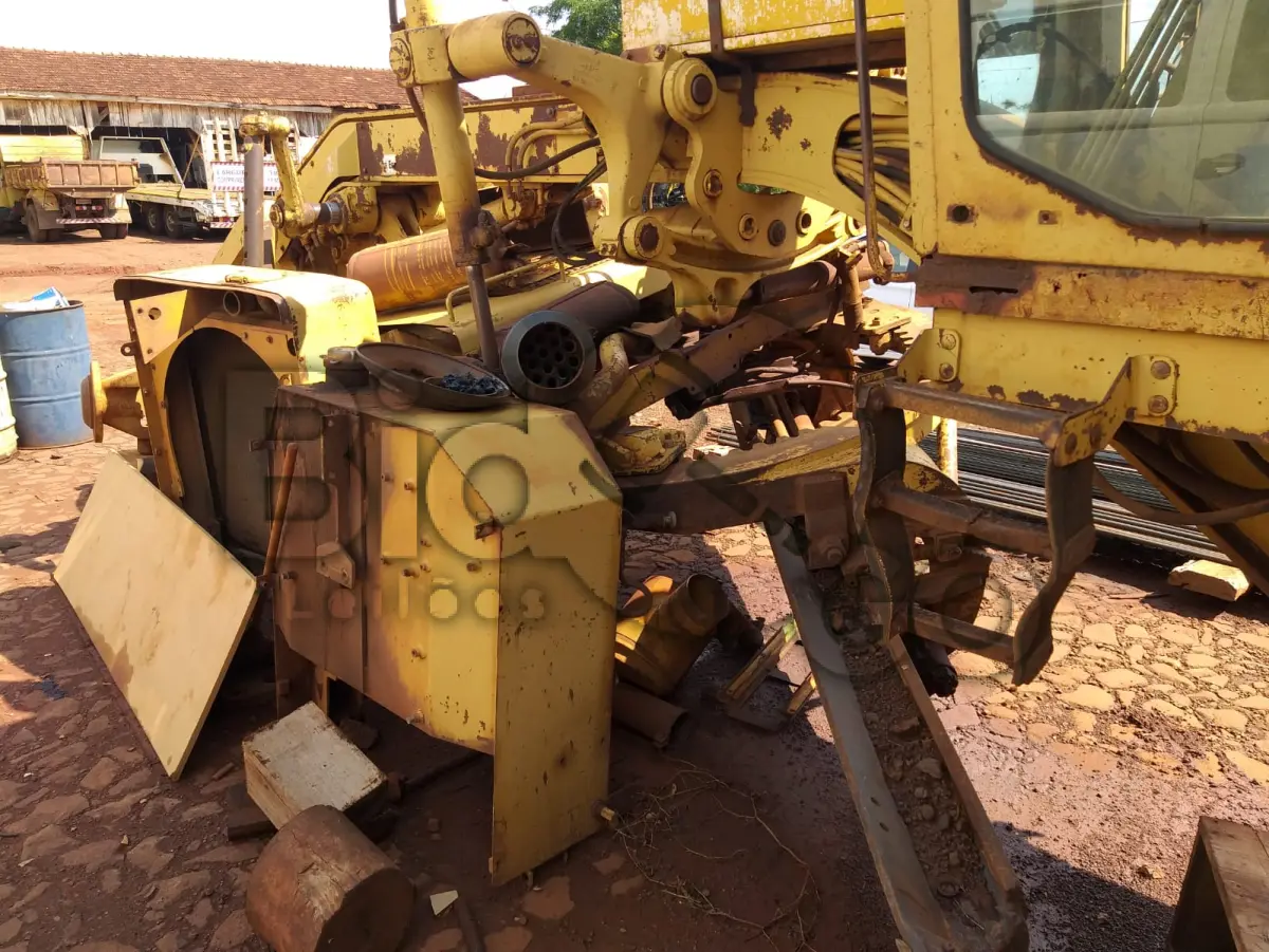 LOTE 010 - MOTONIVELADORA CATERPILLAR 120G