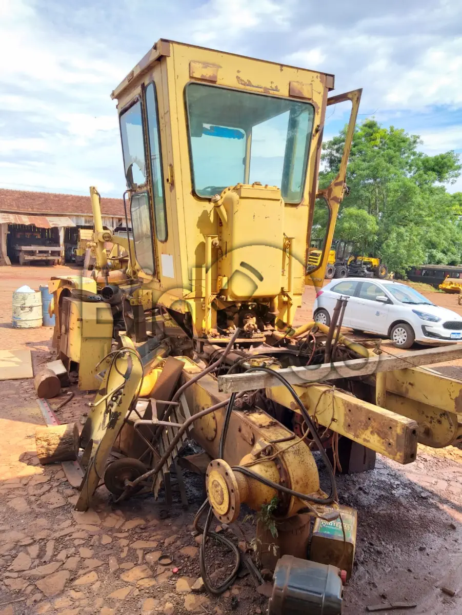 LOTE 010 - MOTONIVELADORA CATERPILLAR 120G
