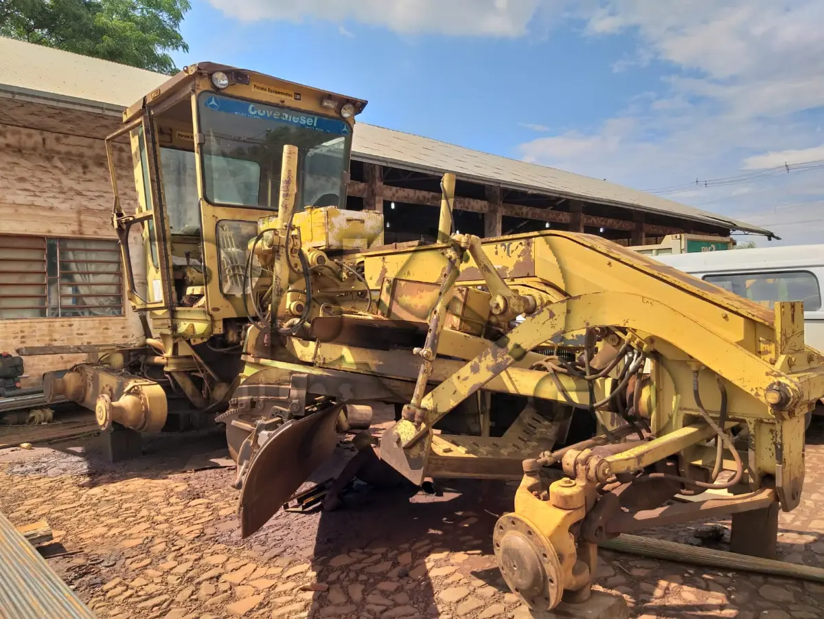 LOTE 010 - MOTONIVELADORA CATERPILLAR 120G