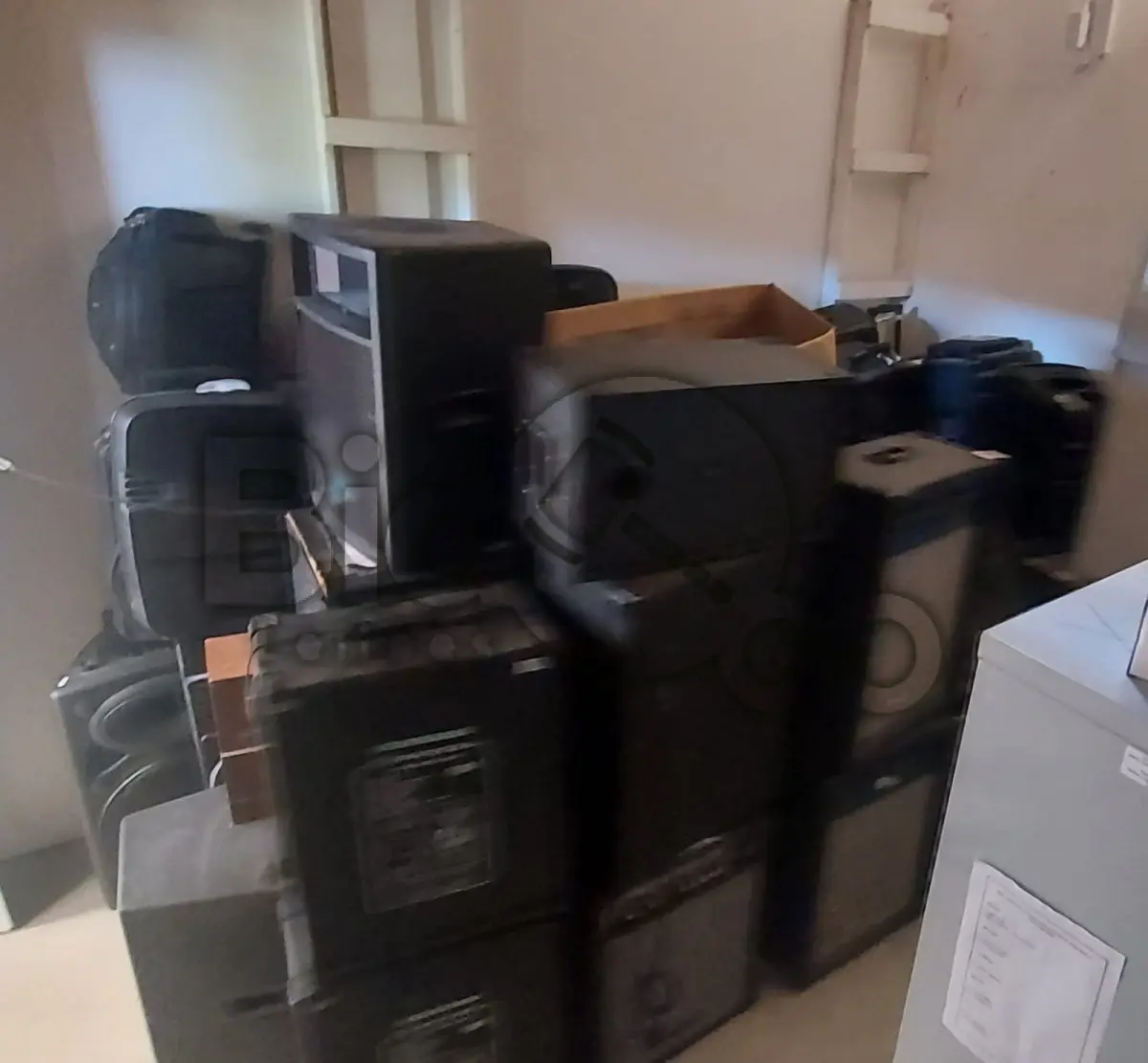 LOTE 013 - Caixas de som, contendo caixas de som de várias marcas e potências