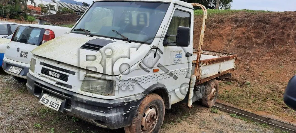 LOTE 007 - CAMINHONETE IVECO/DAILYCAMPO3510 CC1  Fabricação/Modelo: 2003/2003
