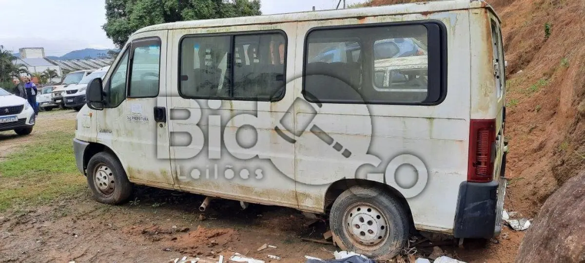 LOTE 003 - MICROONIBUS FIAT/DUCATO MINIBUS Fabricação/Modelo: 2004/2004