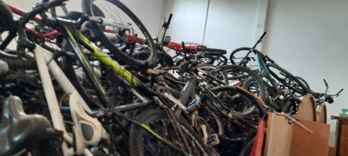 LOTE 016 - bicicletas, contendo aproximadamente 300 bicicletas