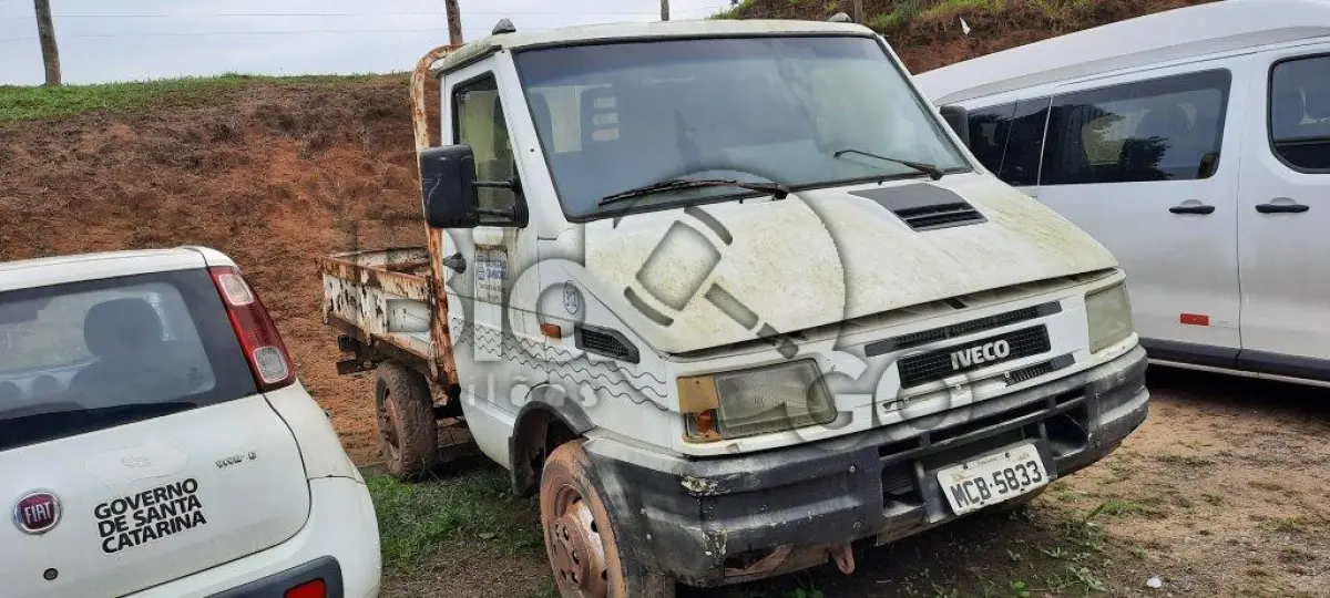 LOTE 007 - CAMINHONETE IVECO/DAILYCAMPO3510 CC1  Fabricação/Modelo: 2003/2003
