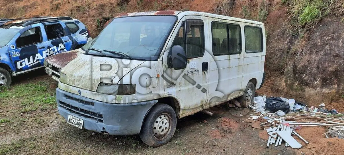 LOTE 003 - MICROONIBUS FIAT/DUCATO MINIBUS Fabricação/Modelo: 2004/2004
