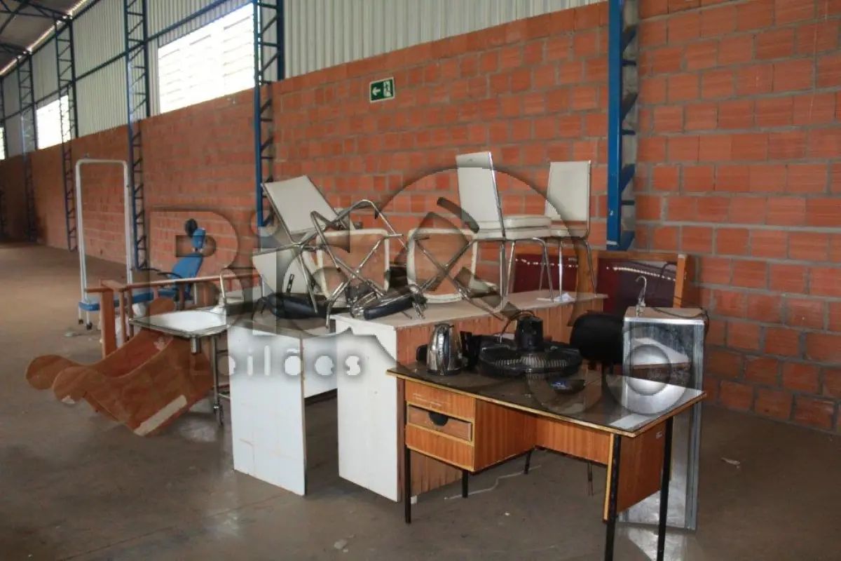 LOTE 012 - Lote de Moveis em Geral; no estado de conservação e funcionamento em que se encontra.