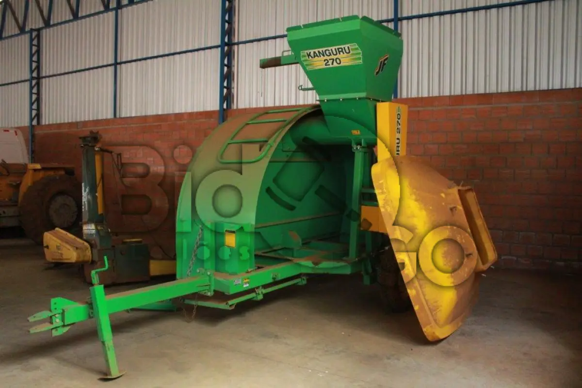 LOTE 005 - Uma Embutidora de Grãos marca JF modelo KANGURU 270