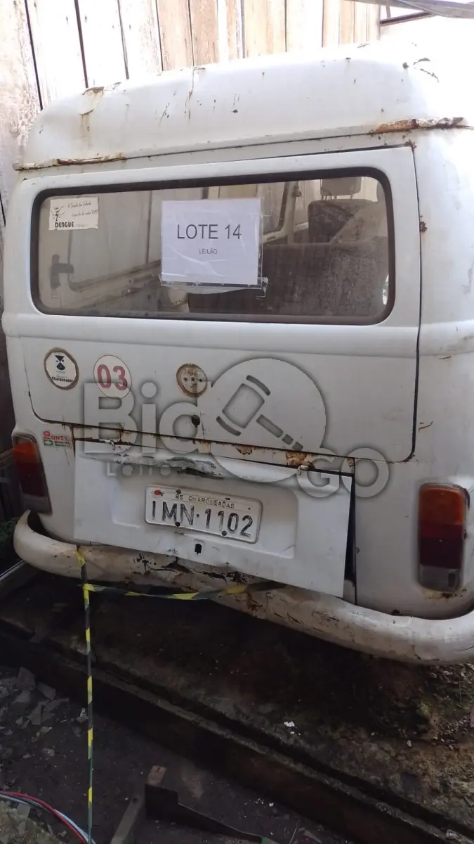LOTE 014 - Volkswagen. MOD. Kombi Lotação, ano 2005