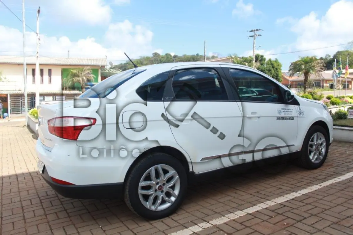 LOTE 008 - Um Automóvel, Siena Essence 1.6, marca Fiat ano/modelo 2015/2016