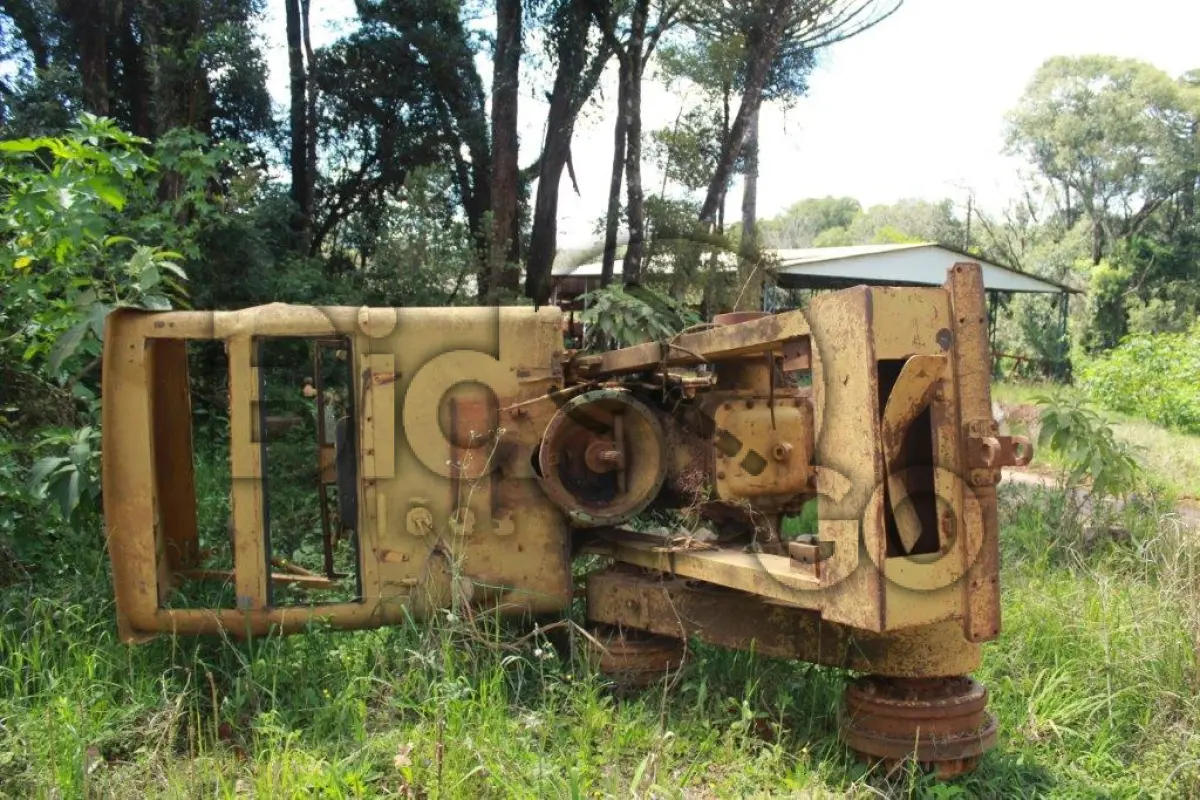 LOTE 016 - Lote de Sucata de Motoniveladora 120B; no estado de conservação e funcionamento em que se encontra.
