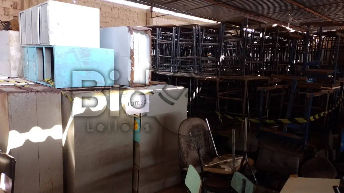 LOTE 020 - MOBÍLIA GERAL