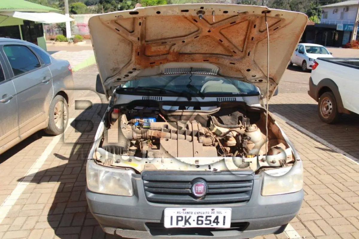 LOTE 004 - Um Automóvel Camionete Furgão- marca Fiat modelo Fiorino Flex, ano/modelo 2008/2009