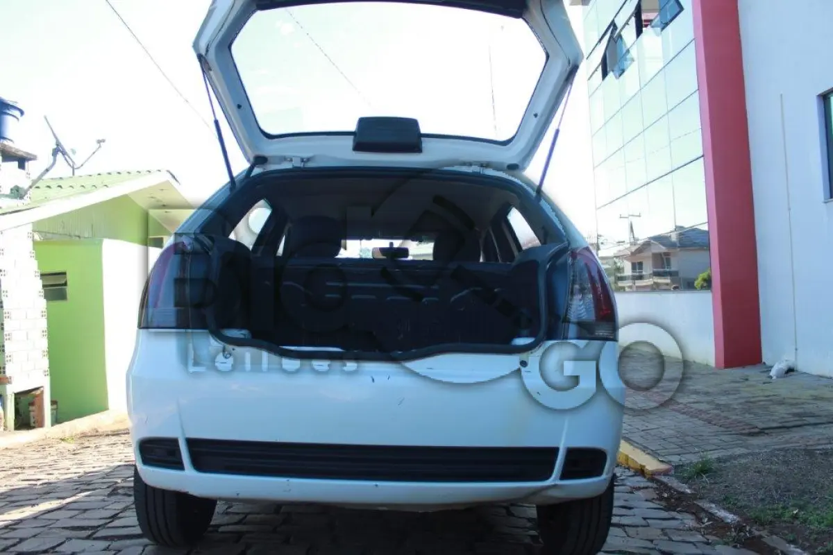 LOTE 003 - Um Automóvel Palio Fire marca Fiat ano/modelo 2014/2015