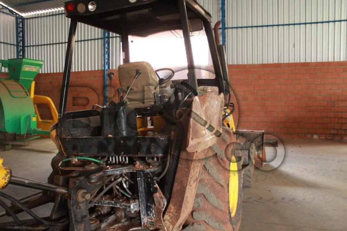 LOTE 001 - Uma Retroescavadeira Randon – modelo RK 406 4x4, ano 2013