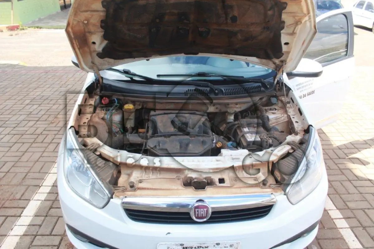 LOTE 008 - Um Automóvel, Siena Essence 1.6, marca Fiat ano/modelo 2015/2016