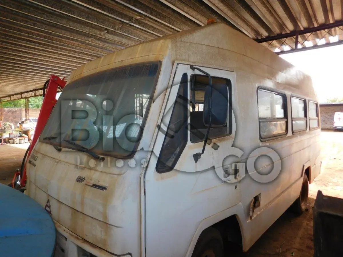LOTE 004 - MICROÔNIBUS AGRALE/ULTRAVAN FD 4 Cilindros, Ano/modelo: 1994/1994