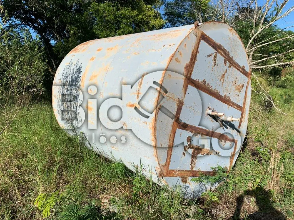 LOTE 025 - Caixa de água metálica, capacidade 10.000L