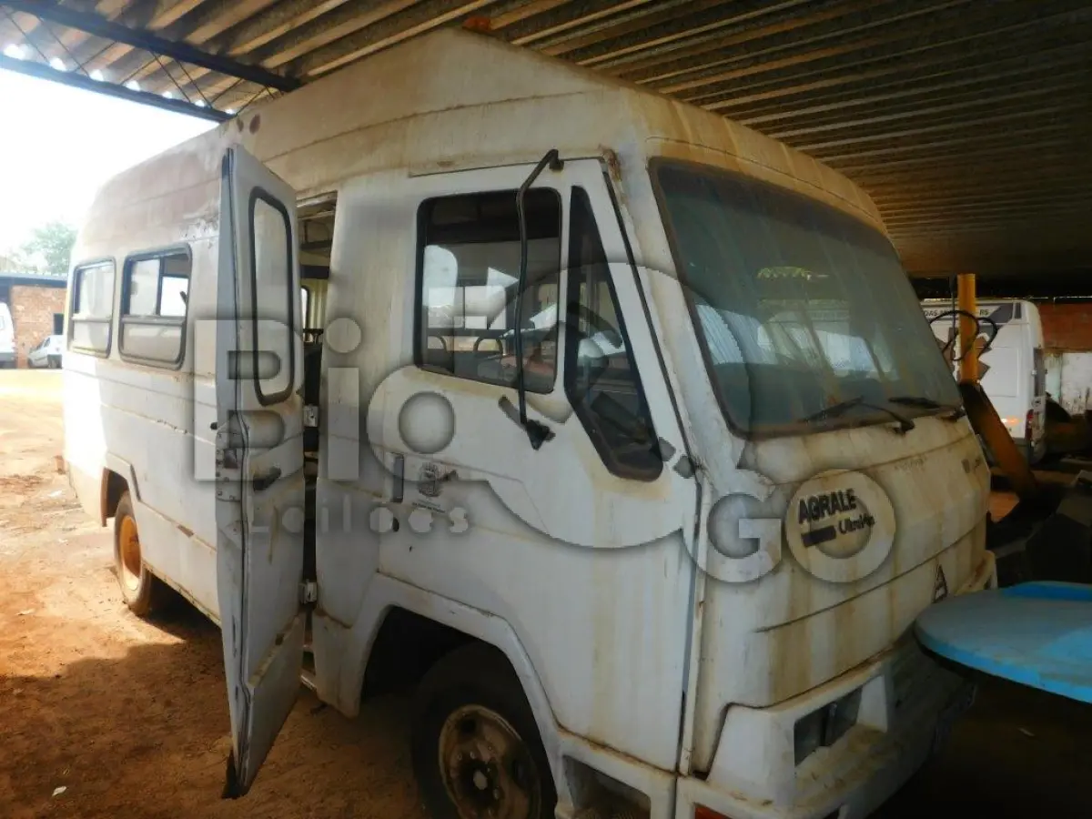LOTE 004 - MICROÔNIBUS AGRALE/ULTRAVAN FD 4 Cilindros, Ano/modelo: 1994/1994