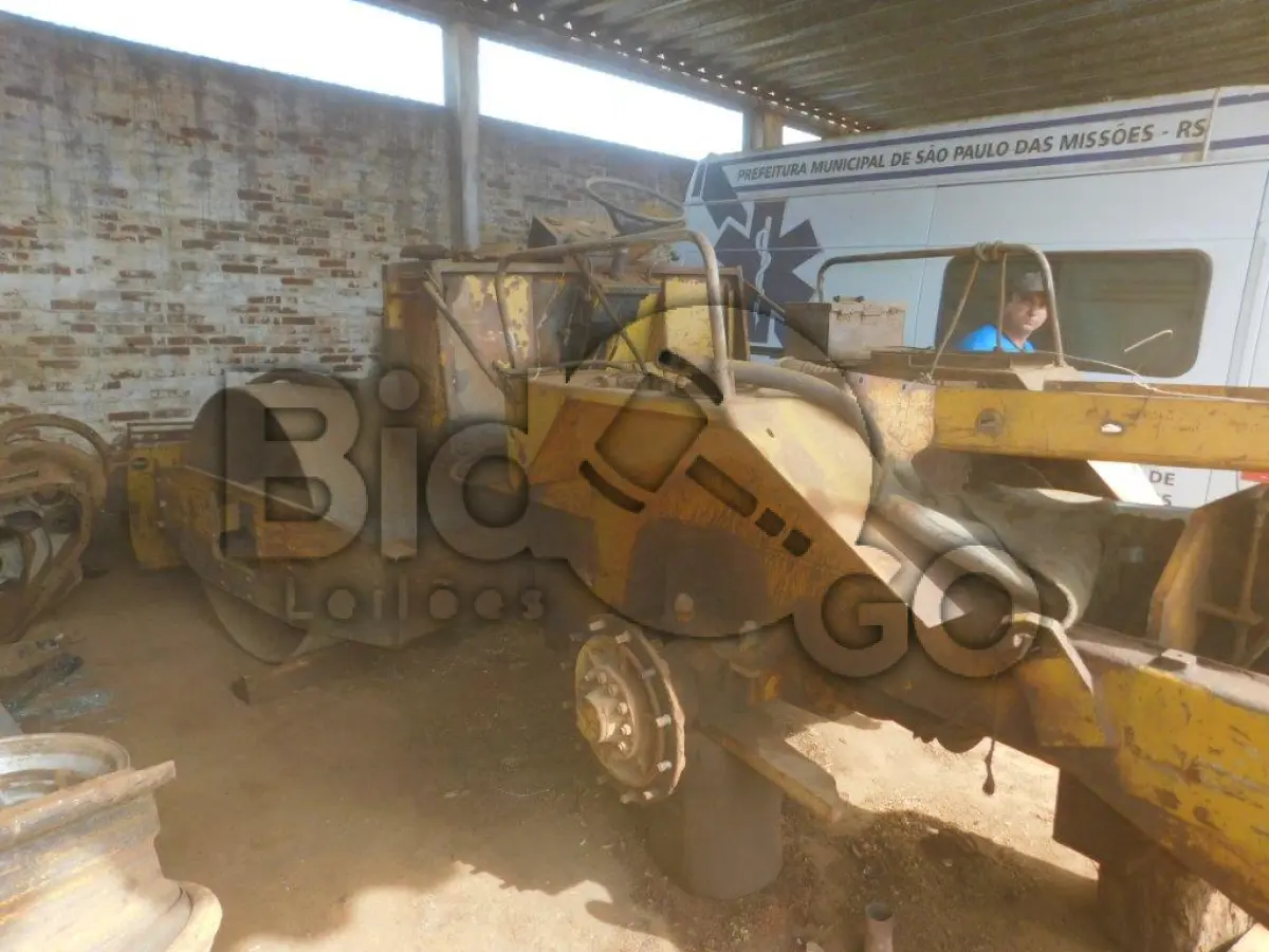 LOTE 009 - Rolo Compactador Vap Muller, ano 1986