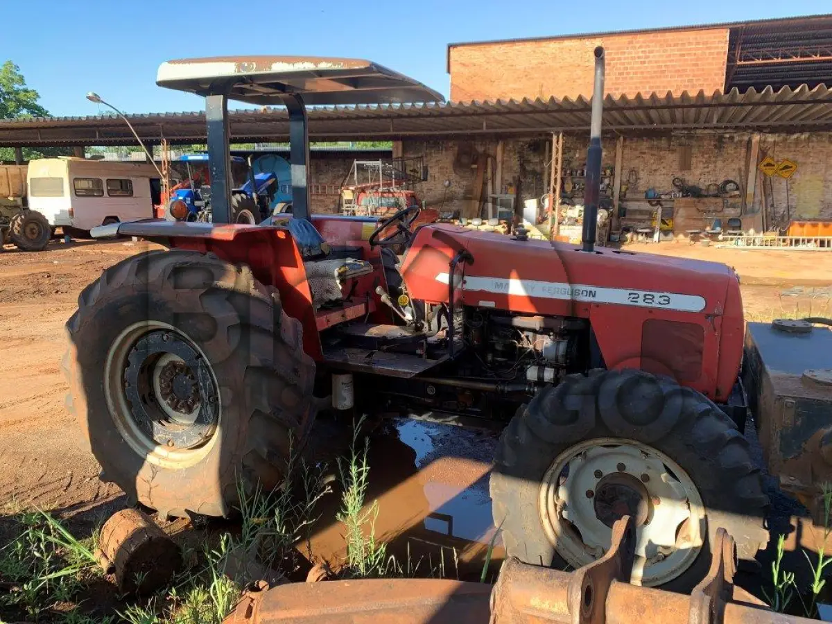 LOTE 008 - Trator Massey Ferguson 283, 4x4