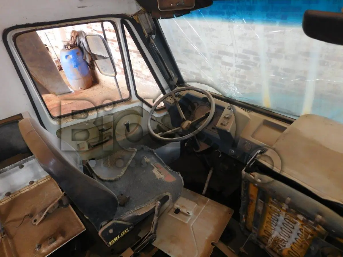 LOTE 004 - MICROÔNIBUS AGRALE/ULTRAVAN FD 4 Cilindros, Ano/modelo: 1994/1994