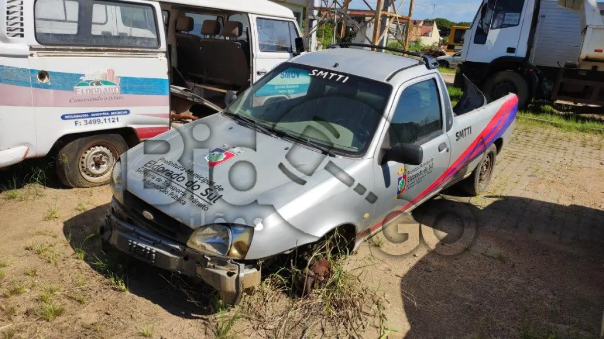 LOTE 013 - Ford Courier 1.6L, ano (fabric./modelo): 2003/2004