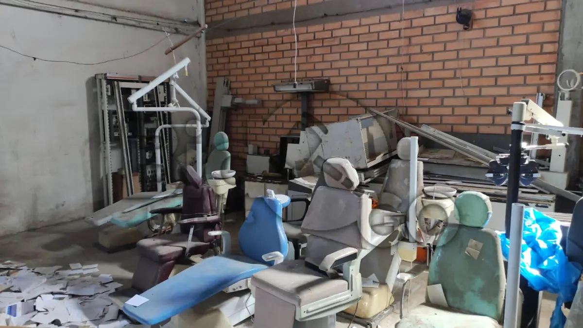 LOTE 028 - Sucatas de equipamentos médicos e hospitalares - local: Av. Mário Ribeiro