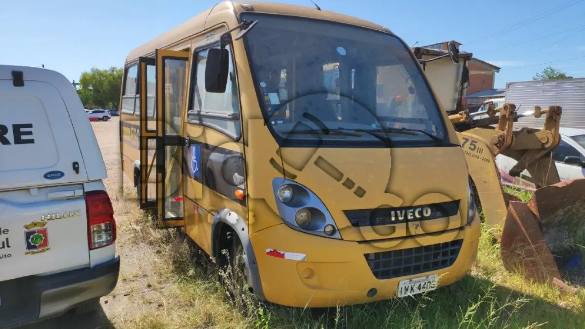LOTE 014 - Ônibus Urbano escolar Iveco Cityclass 70C17, fabricação/modelo 2013/2014