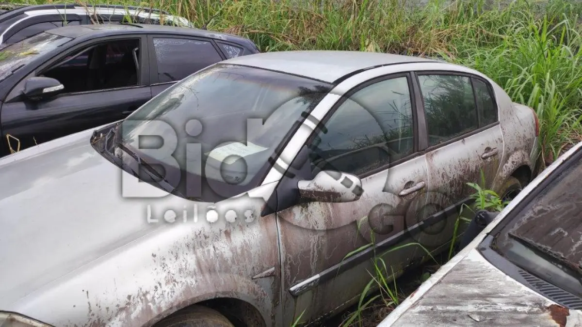LOTE 015 - Marca: RENAULT / Modelo: MEGANESD EXP 20A