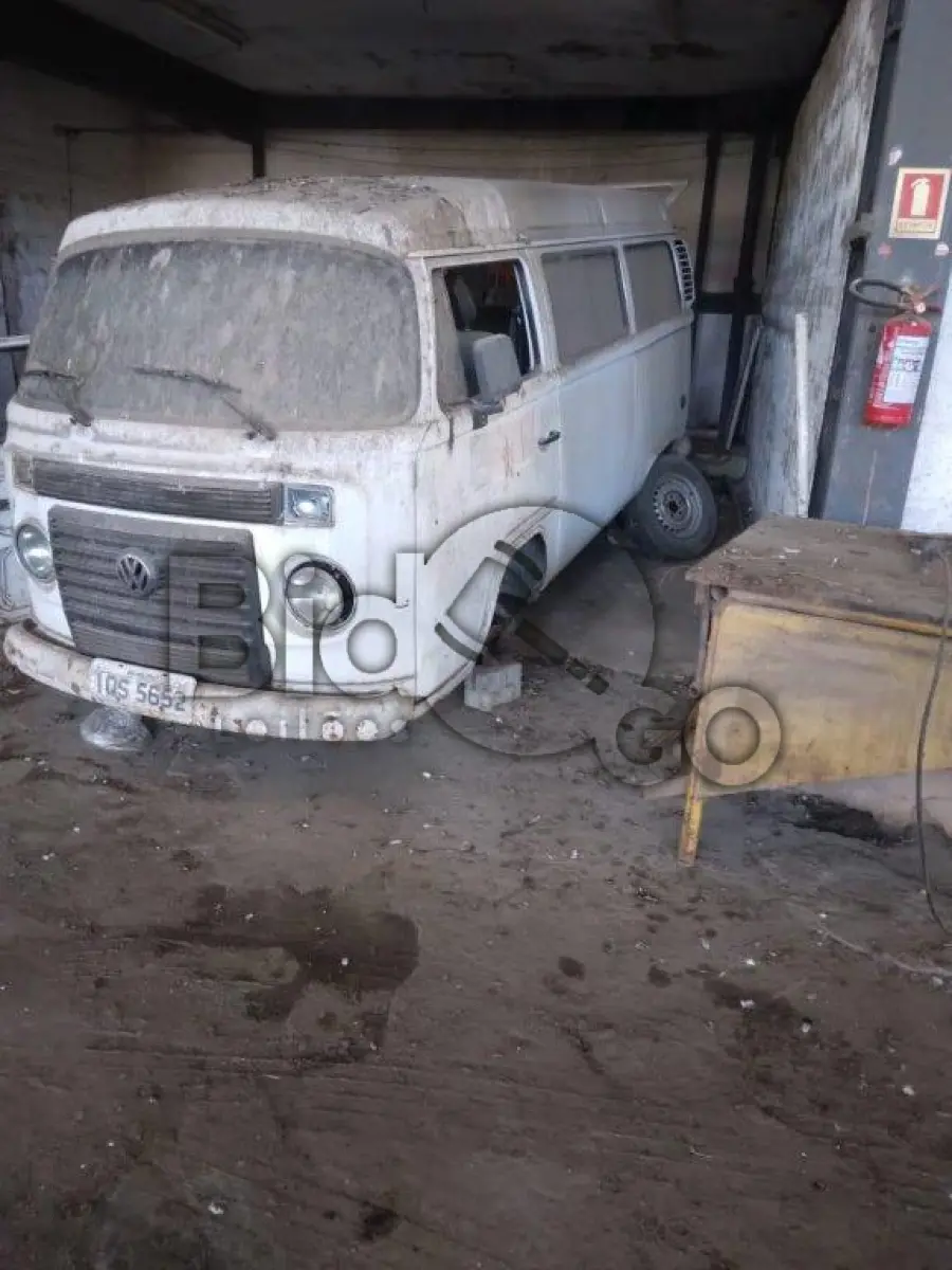 LOTE 032 - VW / KOMBI - ANO 2009/2010 