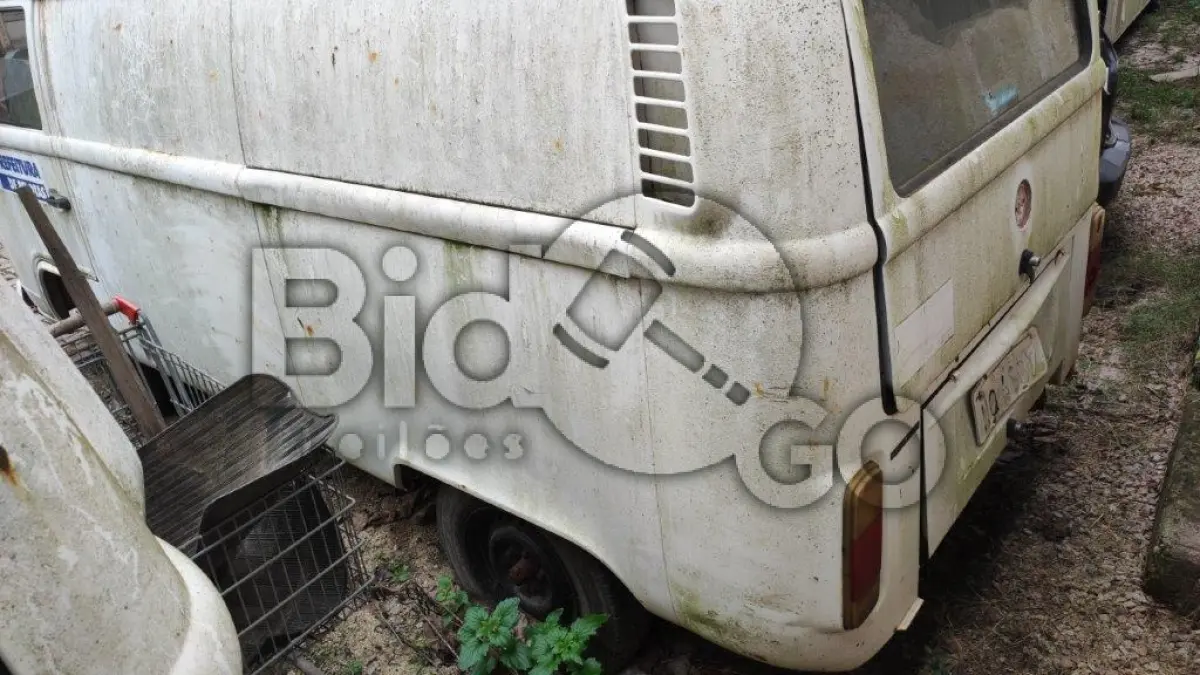 LOTE 024 - VW / KOMBI FURGAO - ANO 1998/1999