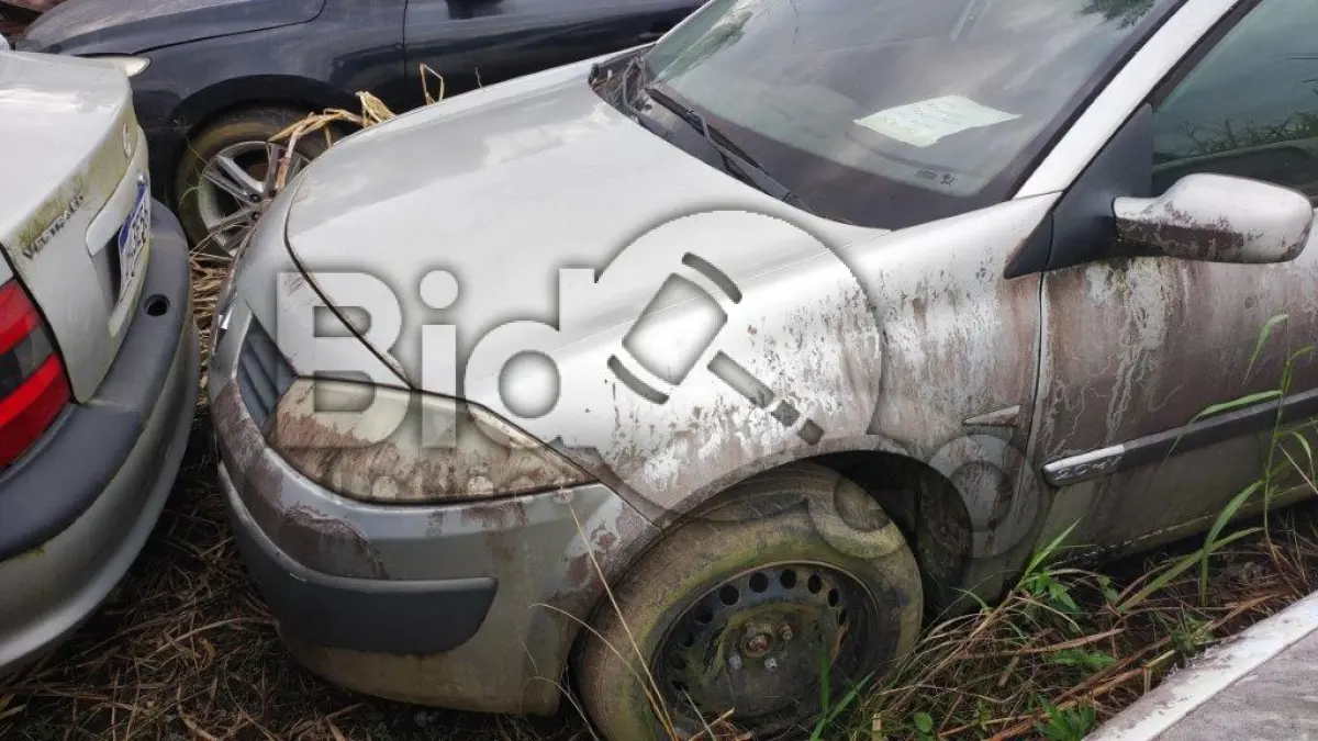LOTE 015 - Marca: RENAULT / Modelo: MEGANESD EXP 20A