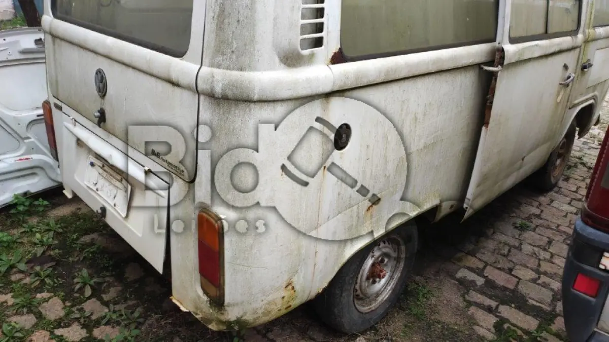 LOTE 023 - VW / KOMBI - ANO 2000/2001
