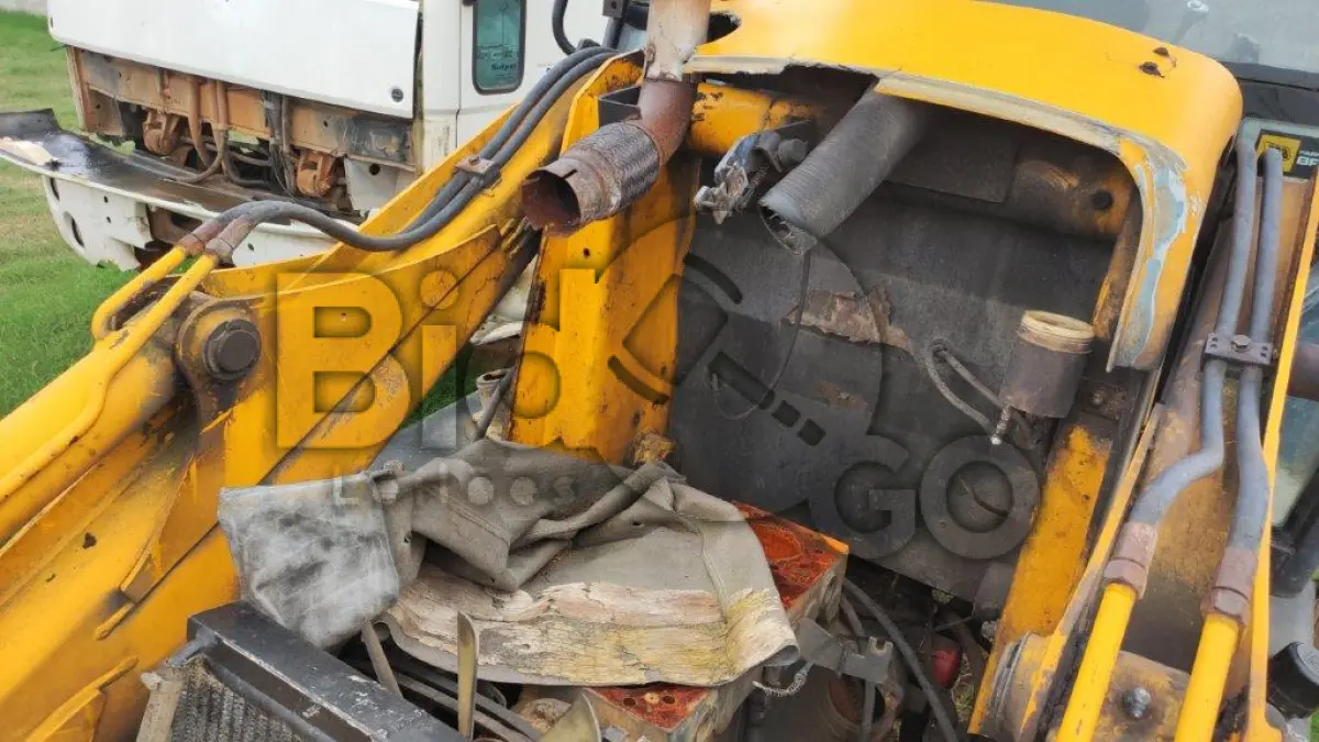 LOTE 027 - RETROESCAVADEIRA - MO / JCB 214E - ANO 2007/2007