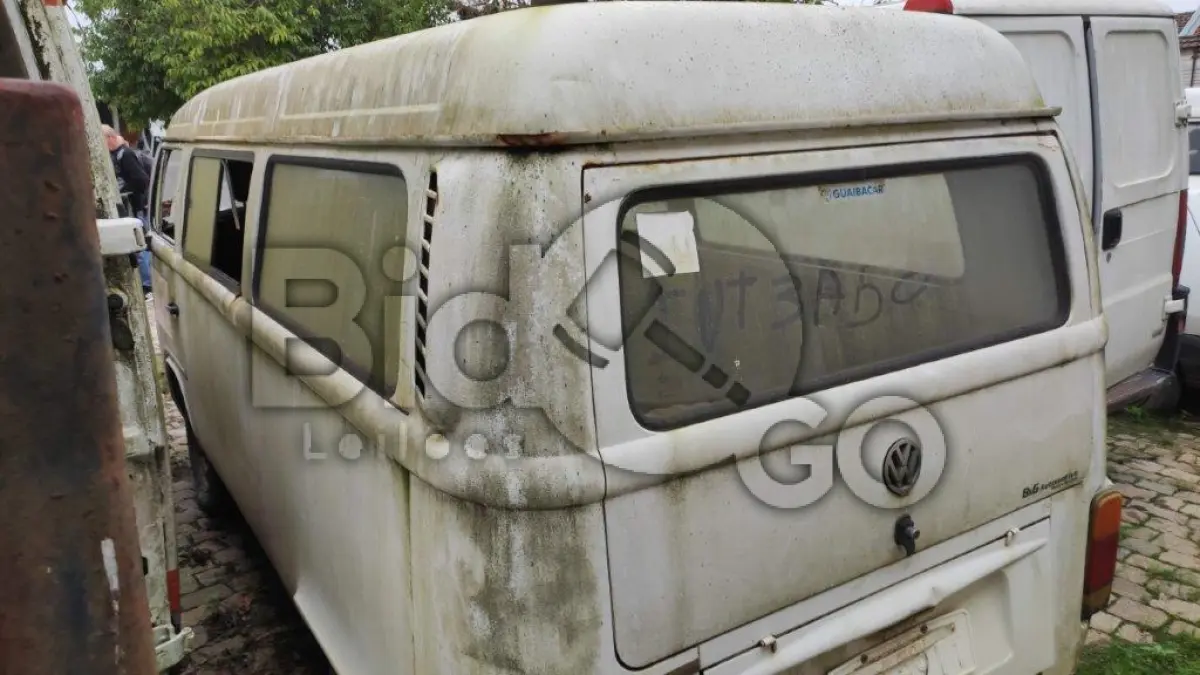LOTE 023 - VW / KOMBI - ANO 2000/2001
