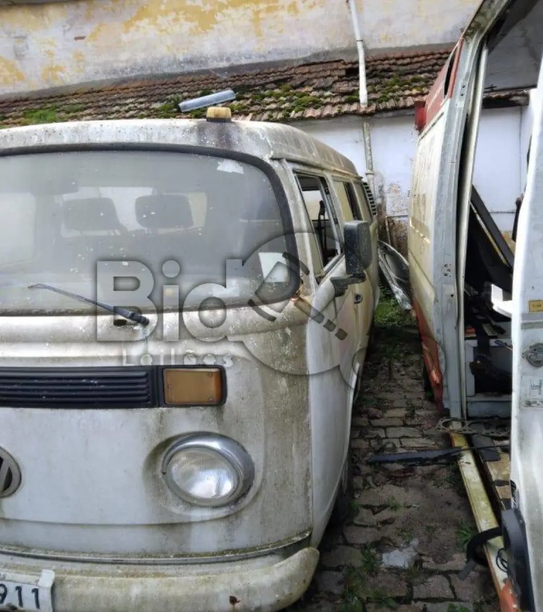 LOTE 023 - VW / KOMBI - ANO 2000/2001
