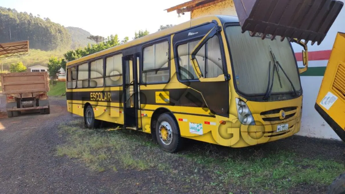 LOTE 018 - ÔNIBUS ESCOLAR VW 15.190/INDUSCAR FOZ 2500, Fabricação/Modelo: 2009/2009