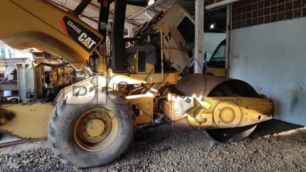 LOTE 010 - Rolo Compactador Caterpillar, Modelo: CS423E, Fabricação: 2010