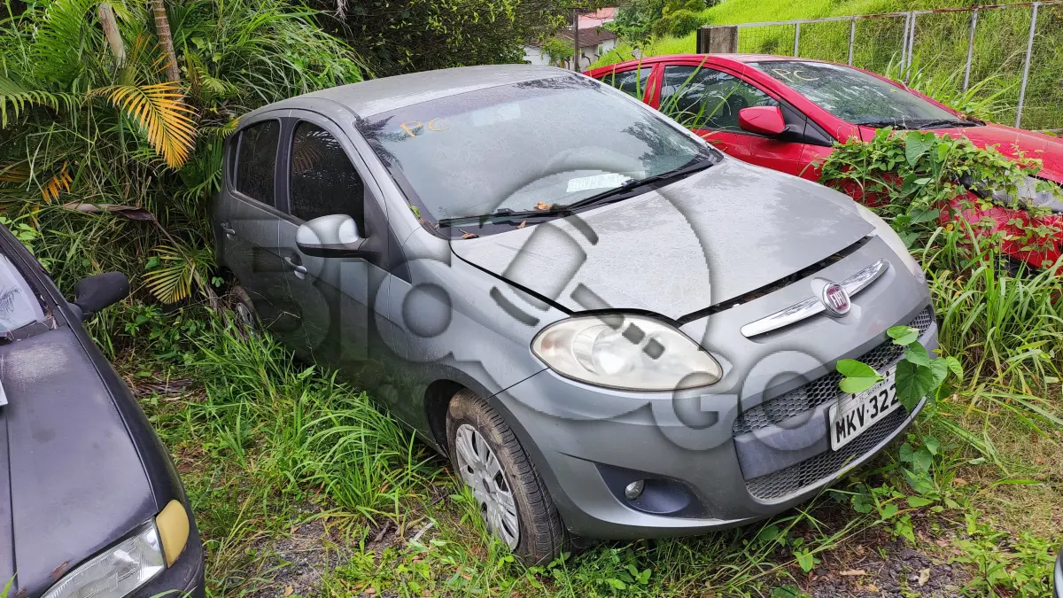 LOTE 005 - Espécie: PASSAGEIRO / Marca: FIAT / Modelo: PALIO ESSENCE 1.6 / Placa: MKV3228 / UF: SC / Município: Guaramirim / Ano fabricação: 2012 / Ano modelo: 2013 / Cor: CINZA / Chassi: 9BD196283D2117699 / Motor: 310A50112357987 / RENAVAM: 00503255645