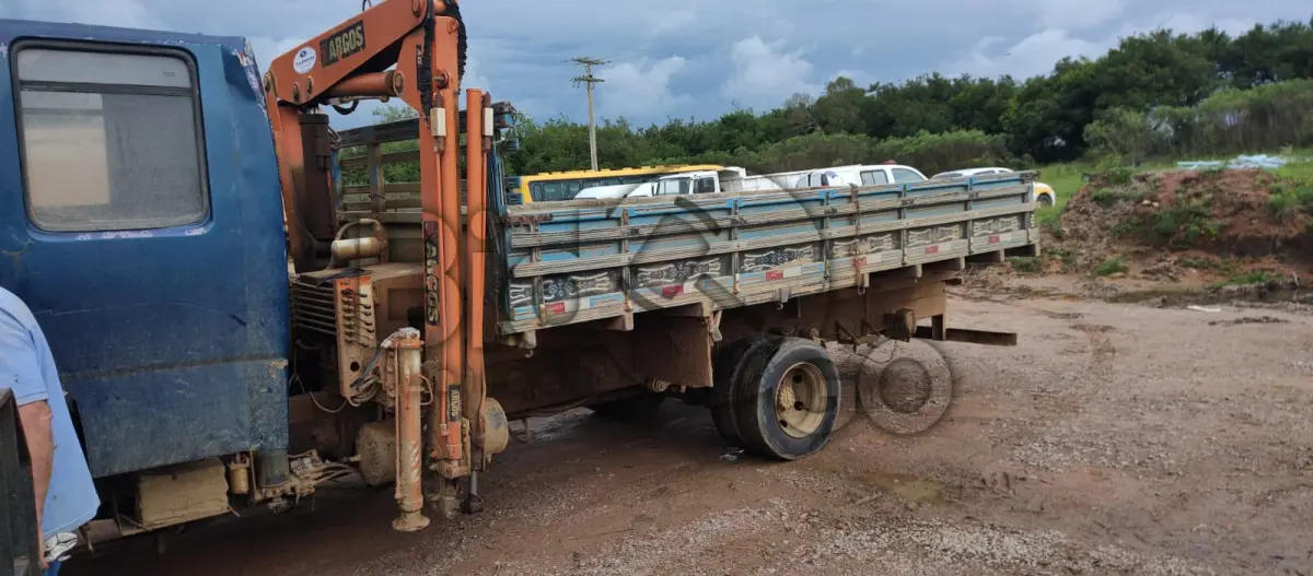 LOTE 005 - Veículo marca/modelo: FORD/C816 S TOPLINE CD Ano/modelo: 2012/2013