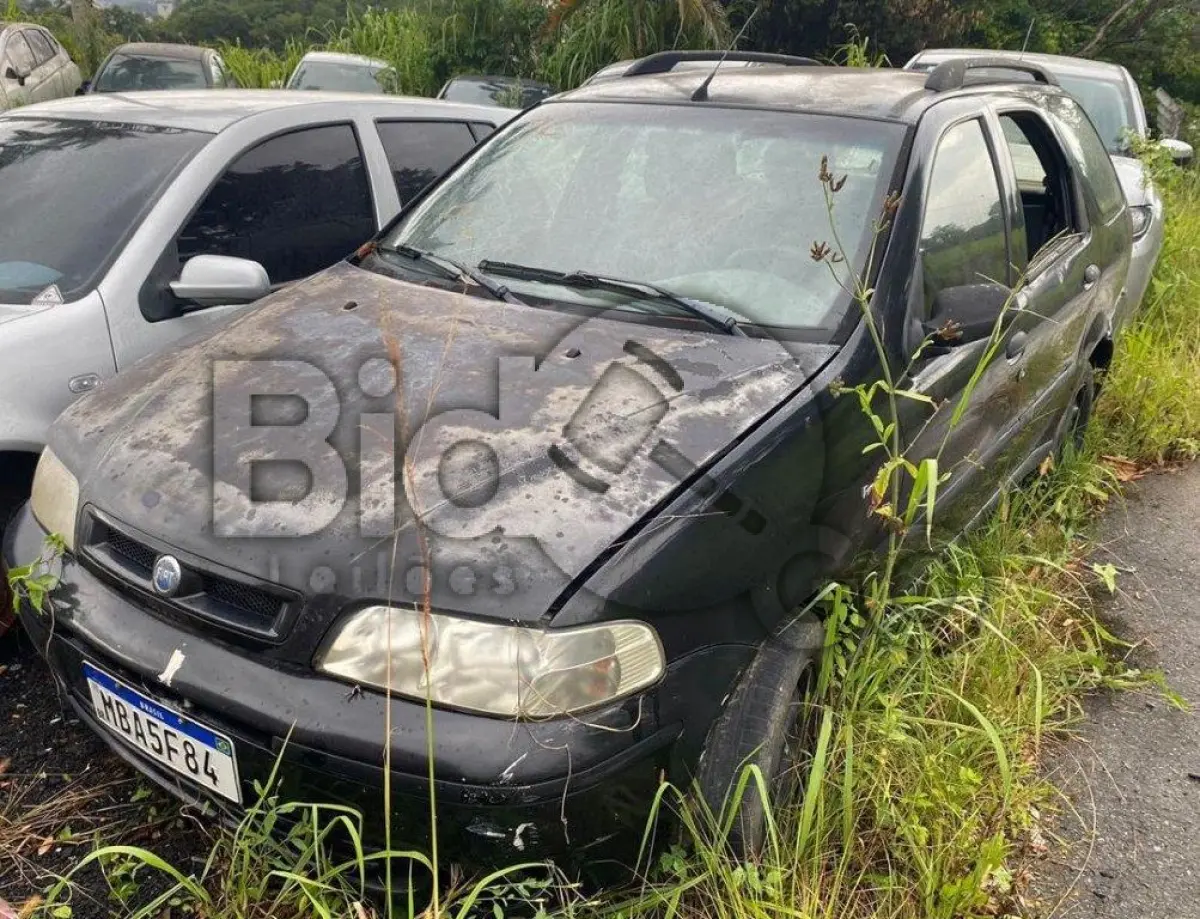 LOTE 009 - Espécie: PASSAGEIRO / Marca: FIAT / Modelo: PALIO WEEKEND ELX / Placa: MBA5F84 / UF: SC / Município: Gaspar / Ano fabricação: 2001 / Ano modelo: 2001 / Cor: PRETA / Chassi: 9BD17302414022269 / Motor: 178D80115158786 / RENAVAM: 760119244