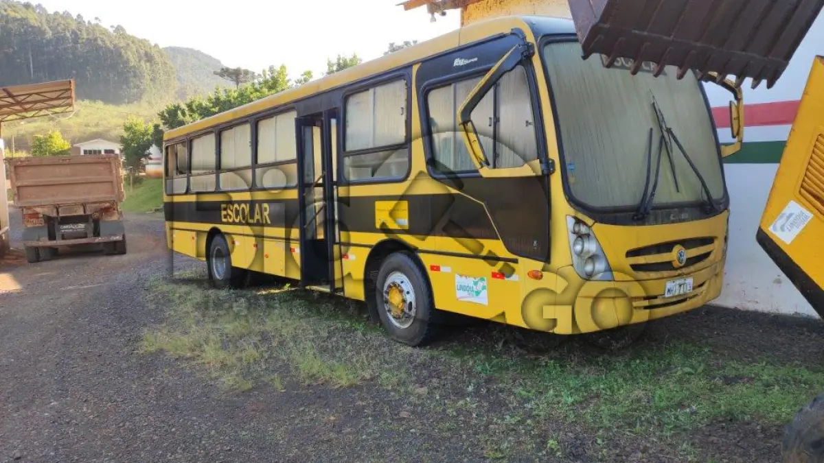 LOTE 018 - ÔNIBUS ESCOLAR VW 15.190/INDUSCAR FOZ 2500, Fabricação/Modelo: 2009/2009