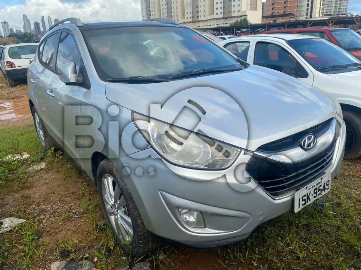 LOTE 004 - Espécie: MISTO / Marca: I / Modelo: HYUNDAI IX35 2.0 / Placa: ISK9549 / UF: PR / Município: Pato Branco / Ano fabricação: 2011 / Ano modelo: 2011 / Cor: PRATA / Chassi: KMHJU81BBCU325985 / Motor: G4KDBU413186 / RENAVAM: 00373829264