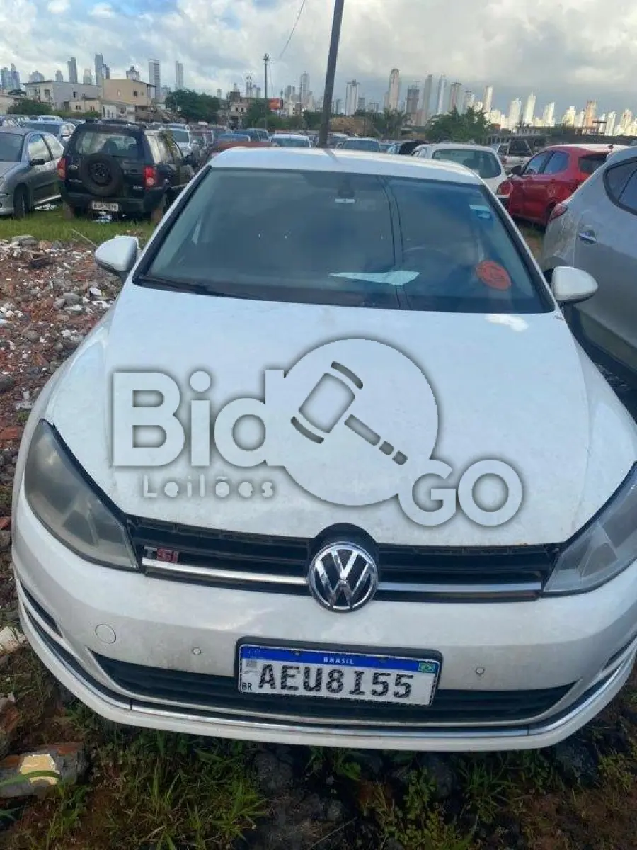 LOTE 003 - Espécie: PASSAGEIRO / Marca: I / Modelo: VW GOLF HIGHLINE AA / Placa: AEU8I55 / UF: PR / Município: Apucarana / Ano fabricação: 2014 / Ano modelo: 2014 / Cor: BRANCA / Chassi: WVWHD6AUXEW369237 / Motor: CHP155615 / RENAVAM: 01010030253